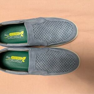 Size 39 Women’s Slip-On Loafers/Sneakers